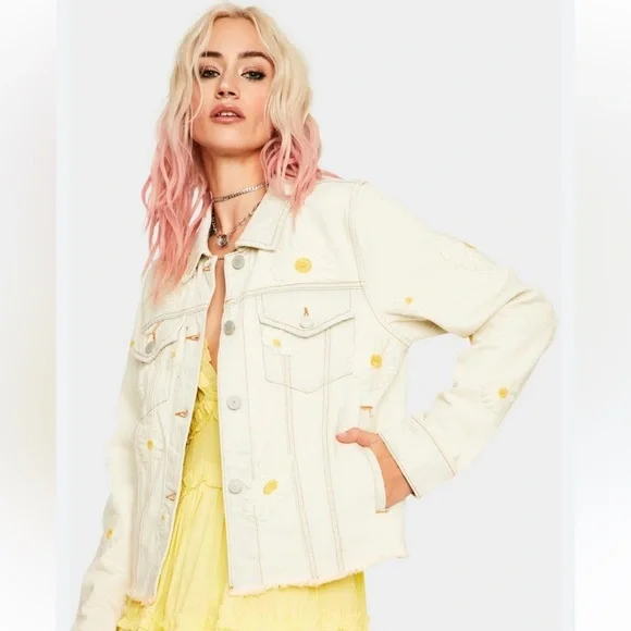 𝅺BlankNYC daisy flower embroidered denim jacket